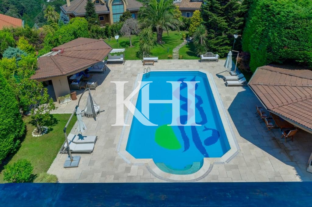 Spacious Luxury Villa in Beykoz Slide Image 10