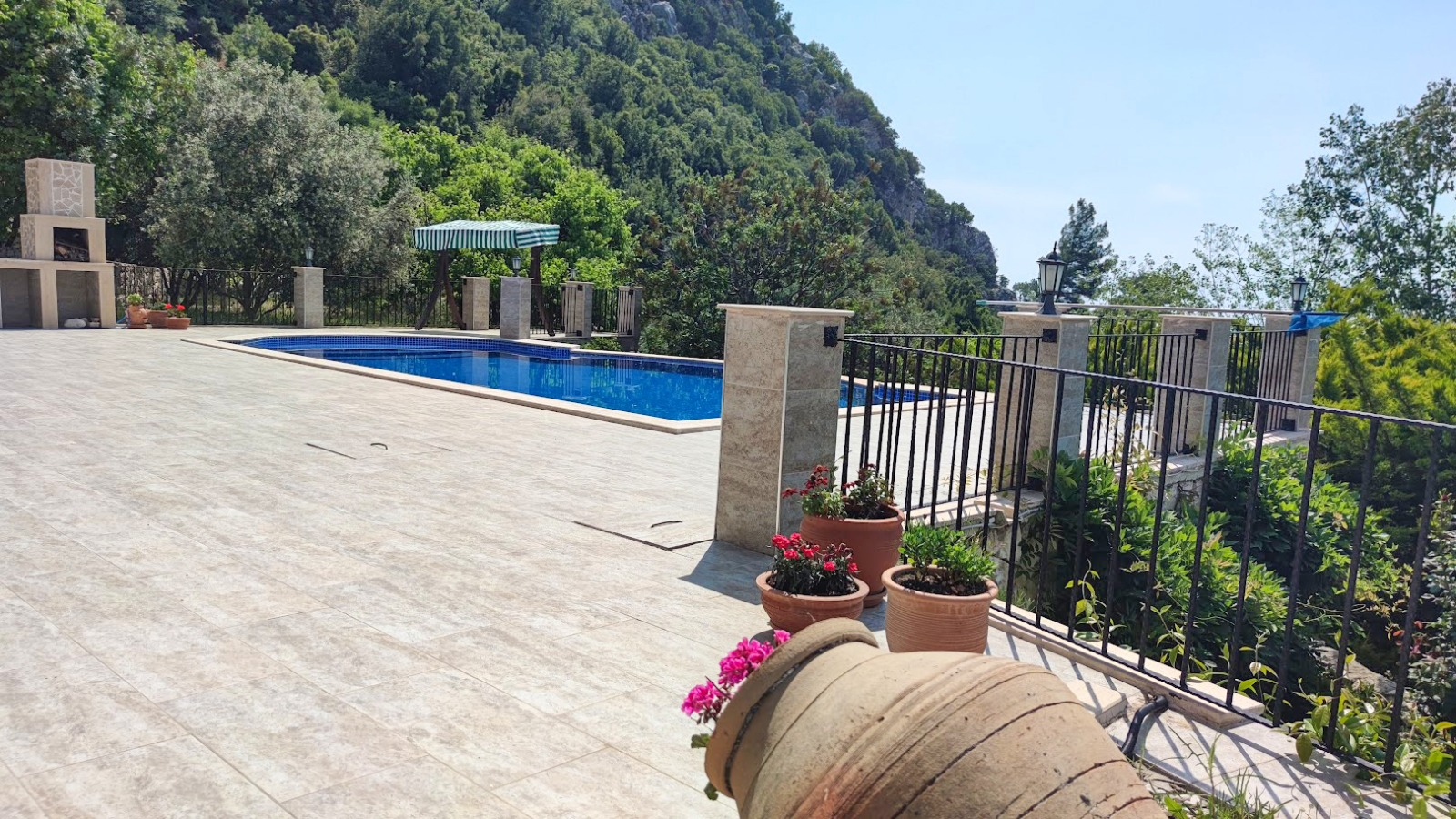 Mountain-View Villa in Islamlar Slide Image 2