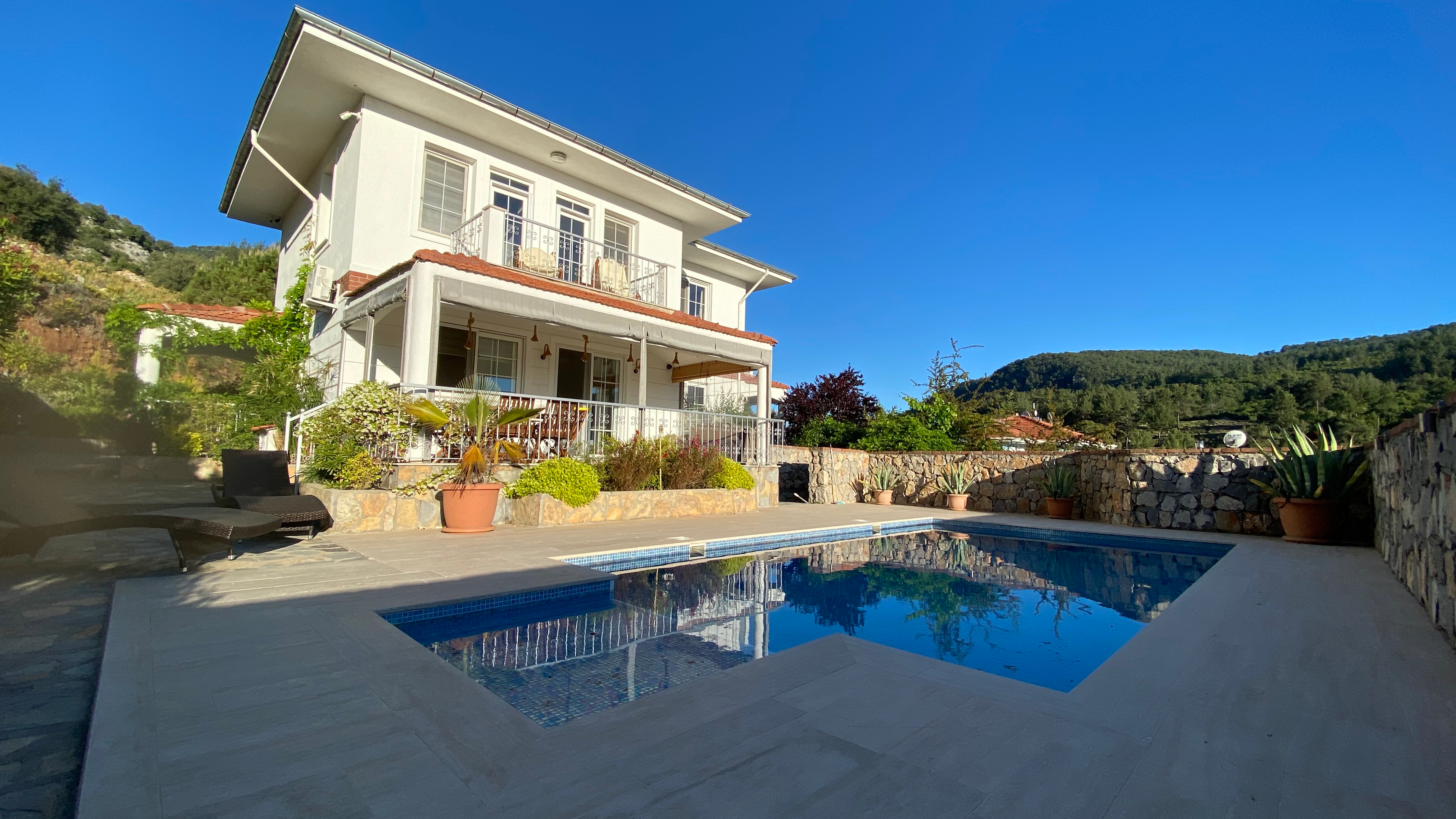 Uzumlu Villa with Mountain-Views