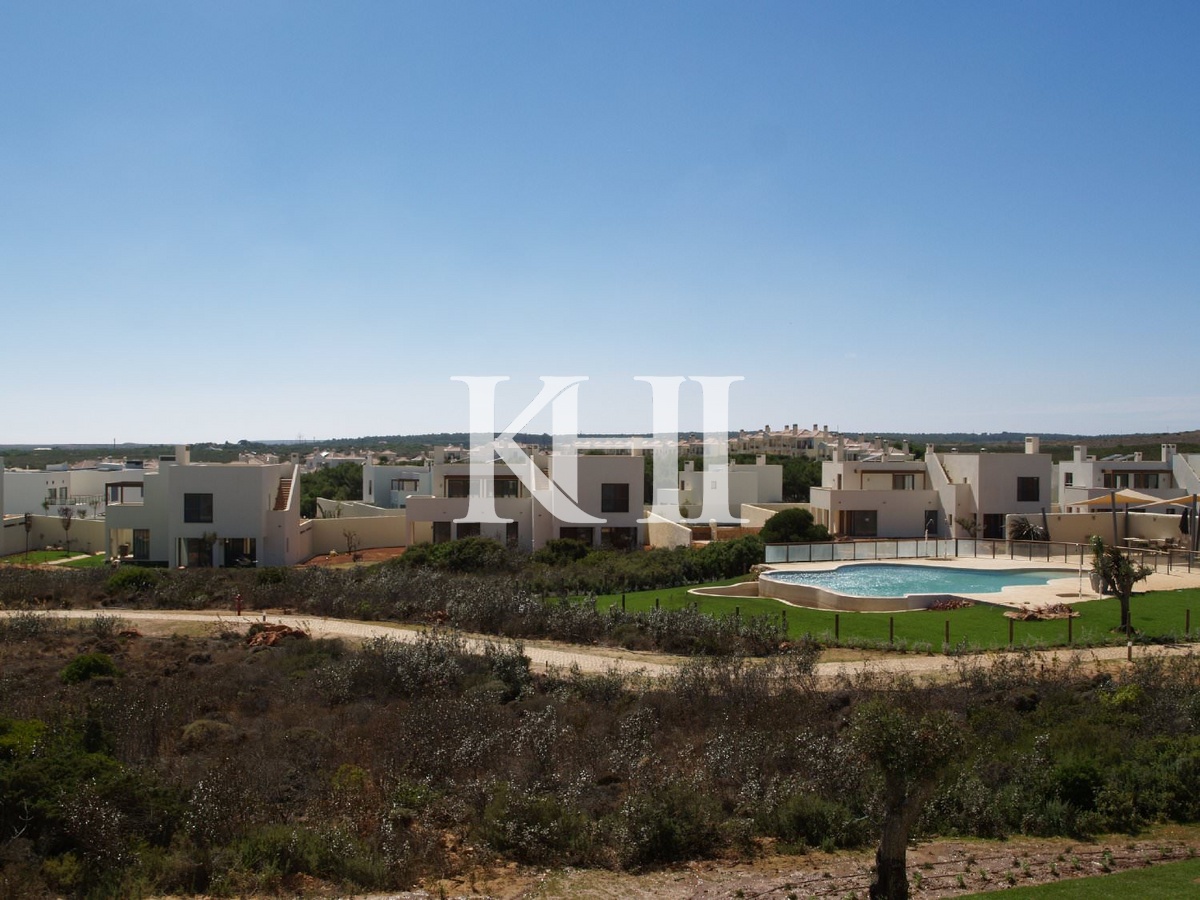 Large Villa For Sale in Algarve Slide Image 19