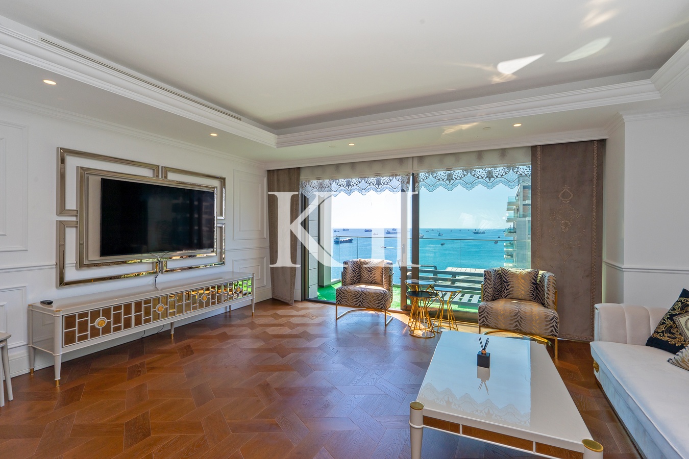 Luxury Sea-Front Apartment Slide Image 3