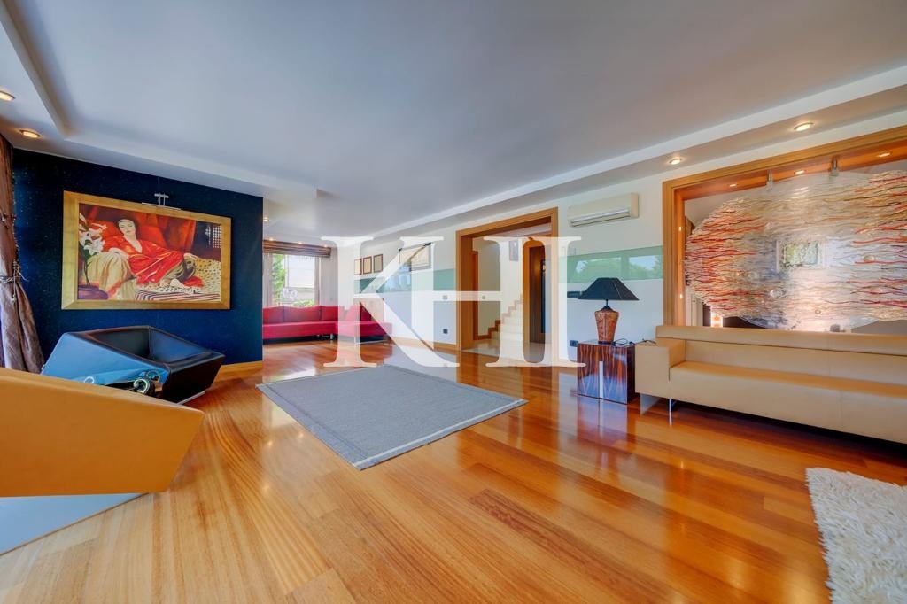 Spacious Luxury Villa in Beykoz Slide Image 13