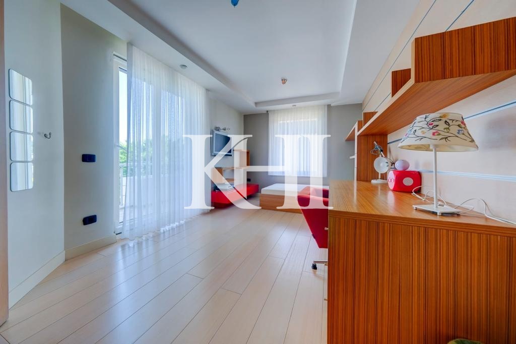 Spacious Luxury Villa in Beykoz Slide Image 55