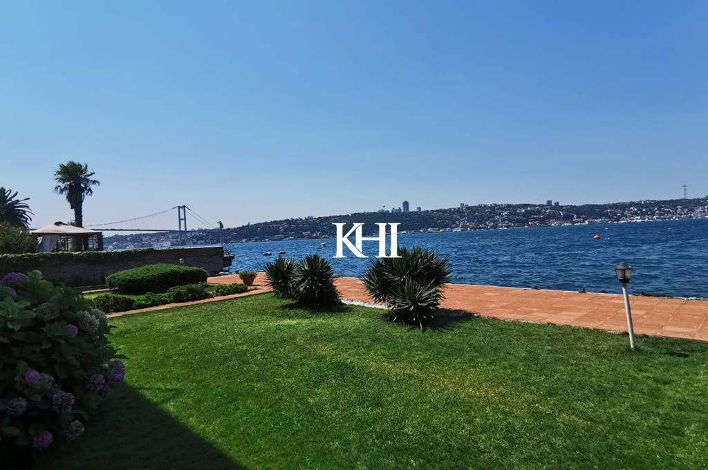 Bosphorus Sea-Front House Slide Image 11