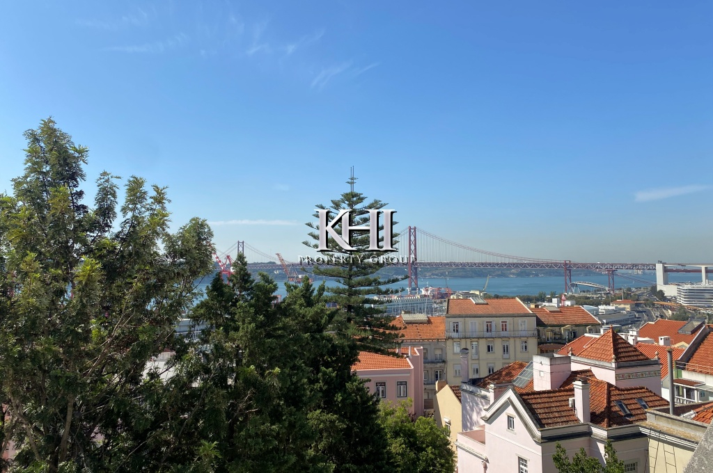 River-View Apartment in Lisbon