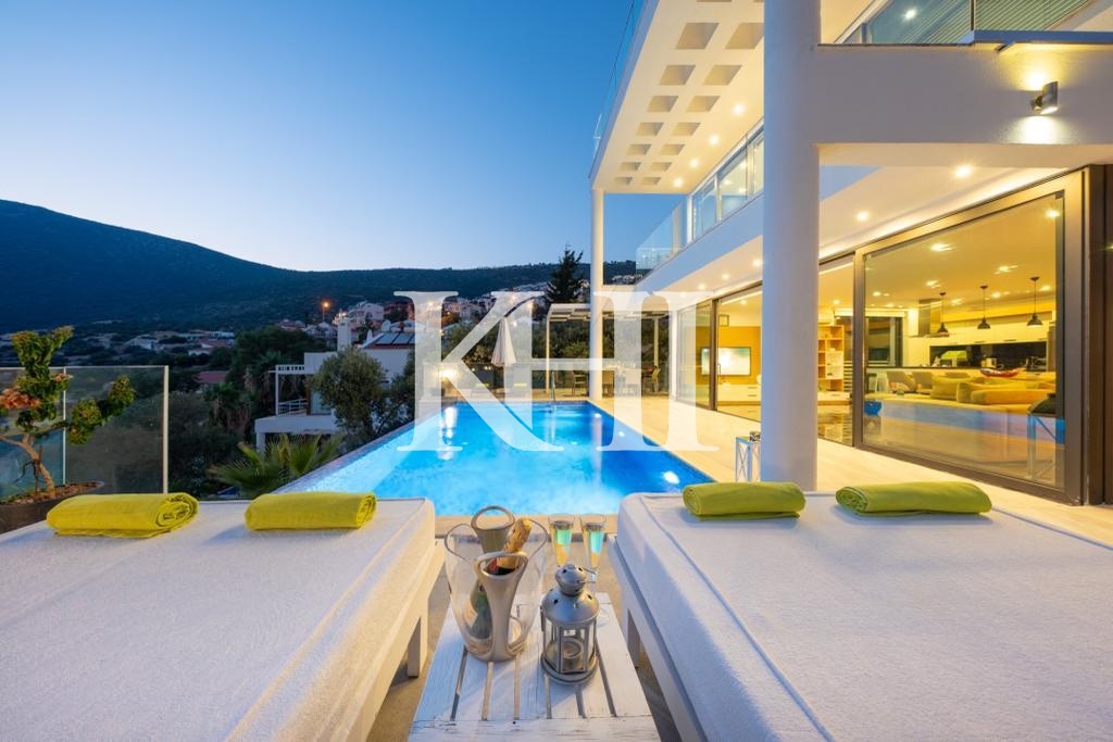 Modern Luxury Sea-View Villa Slide Image 19