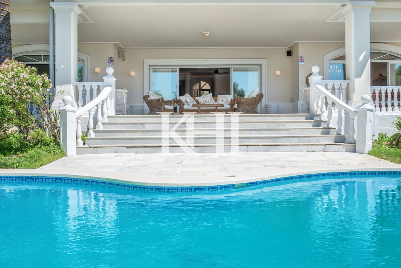Luxury Marbella Villa For Sale Slide Image 3