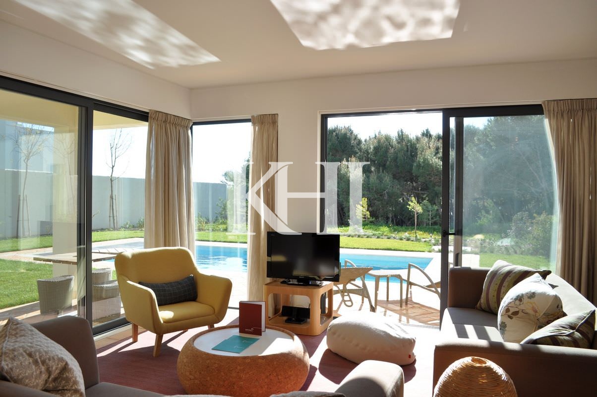 Villa For Sale in the Algarve Slide Image 18