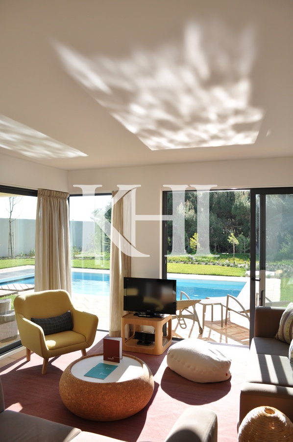 Villa For Sale in the Algarve Slide Image 4