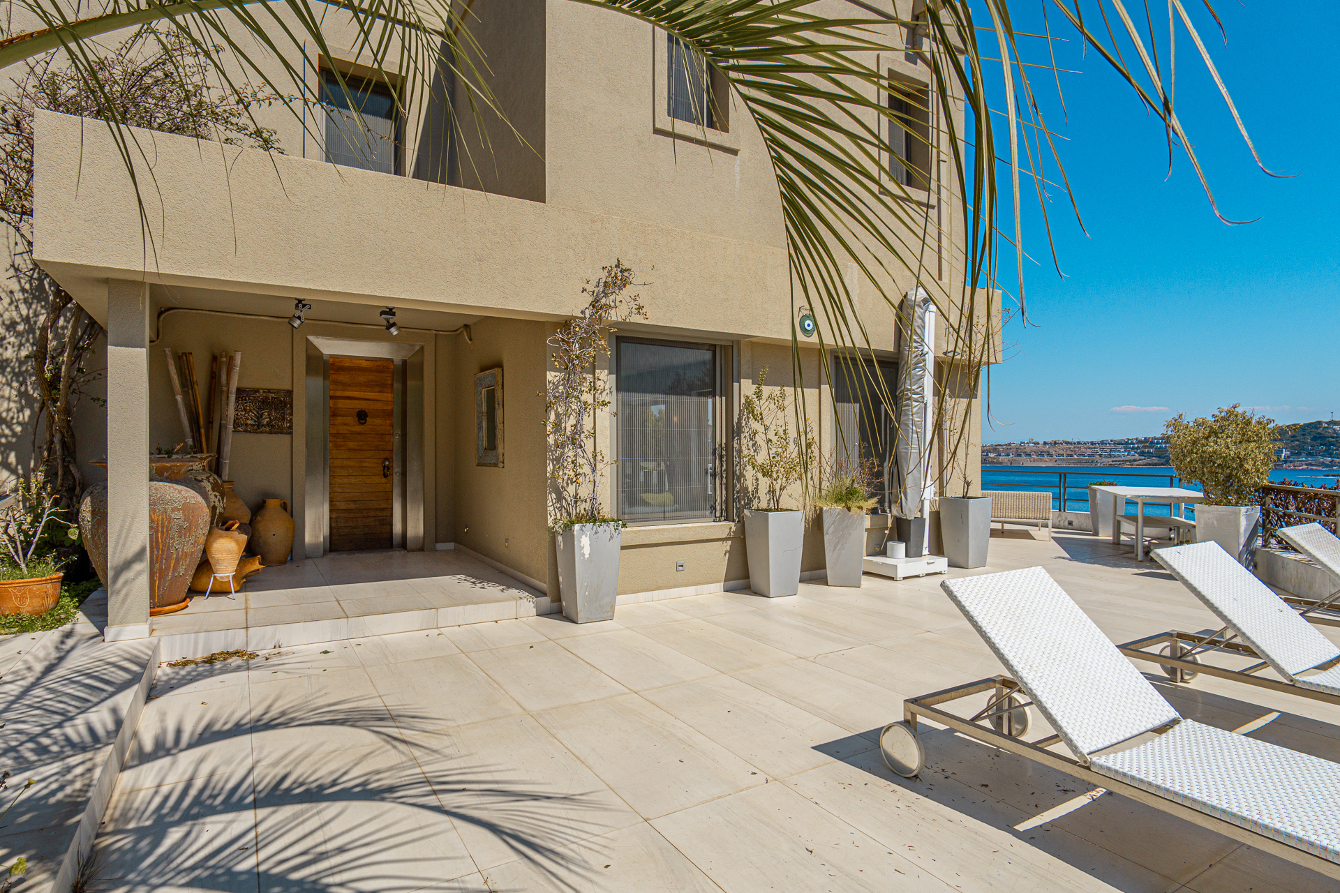 Luxury Villa with Sea-Views Slide Image 10