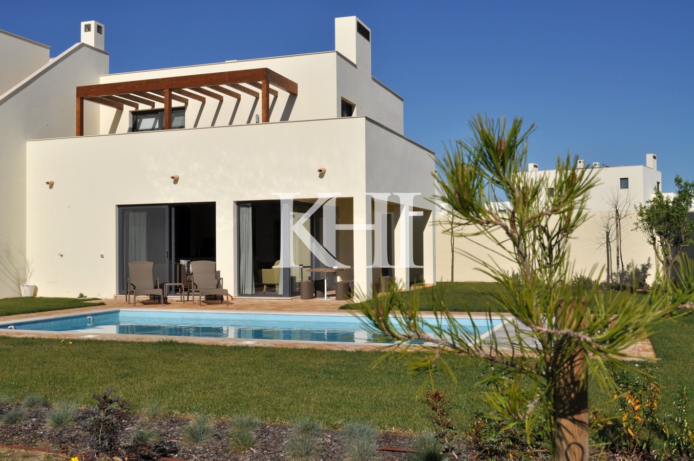 Villa For Sale in the Algarve Slide Image 7