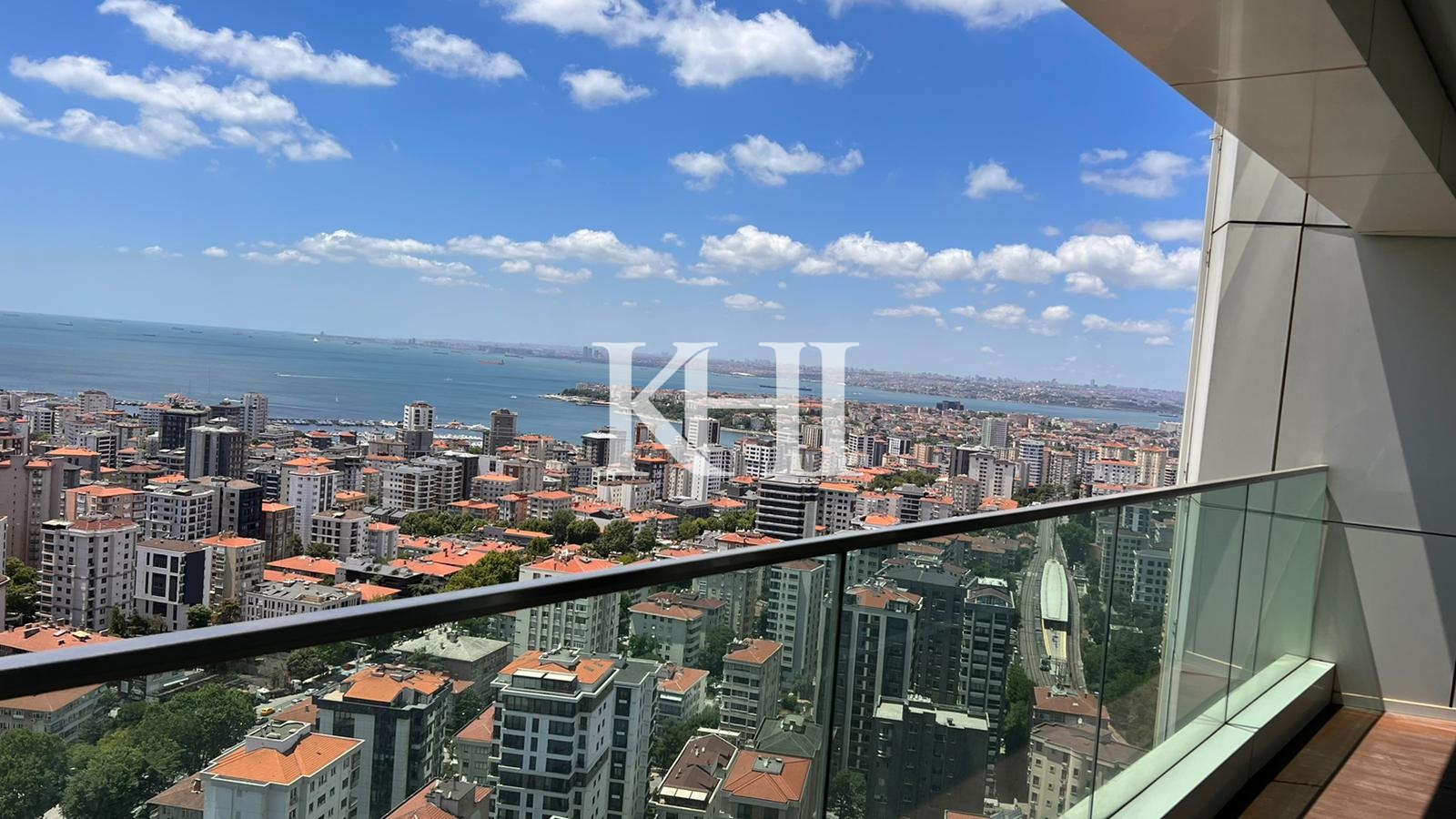 Luxury Penthouse in Istanbul Slide Image 18