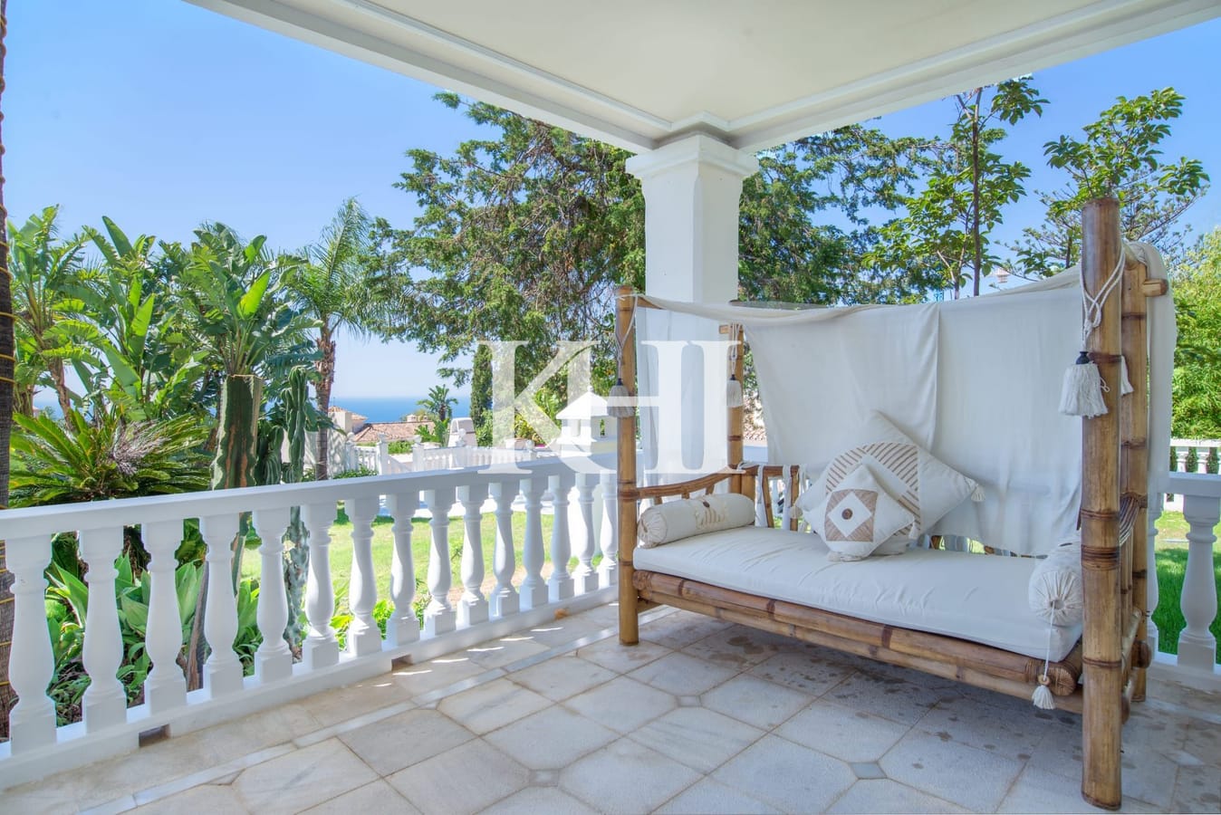 Luxury Marbella Villa For Sale Slide Image 4