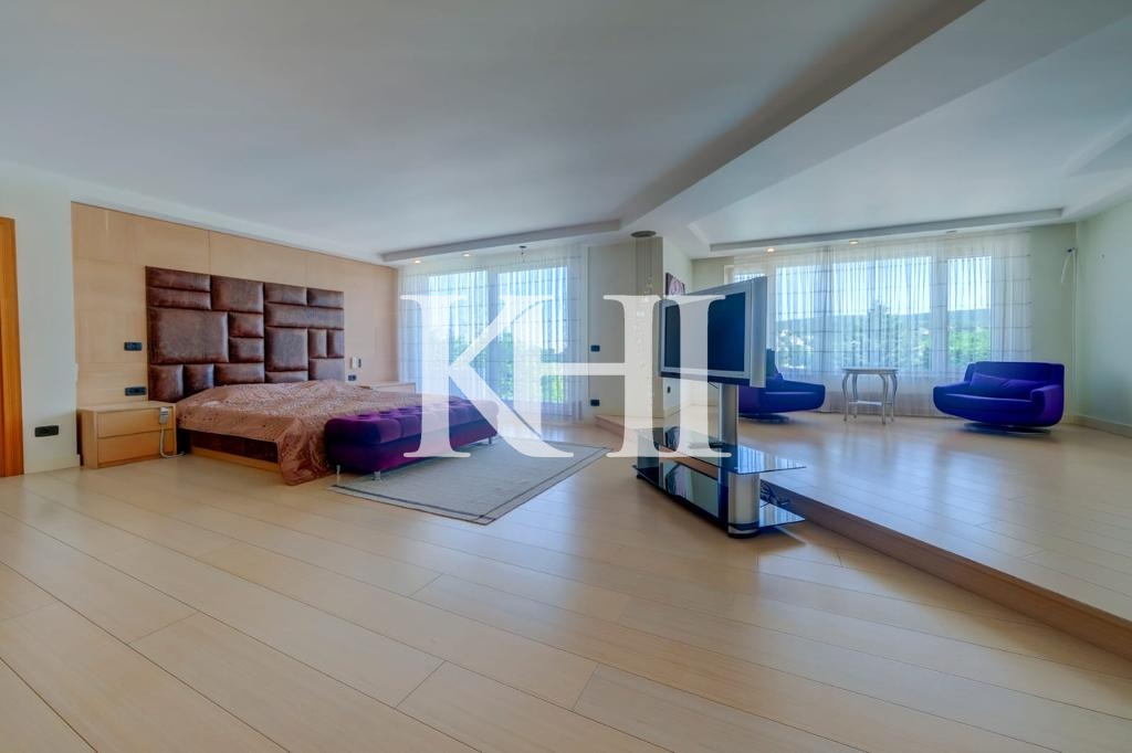 Spacious Luxury Villa in Beykoz Slide Image 70