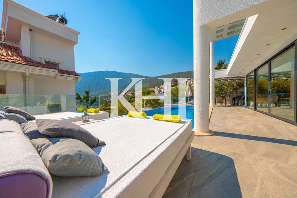 Modern Luxury Sea-View Villa Slide Image 5