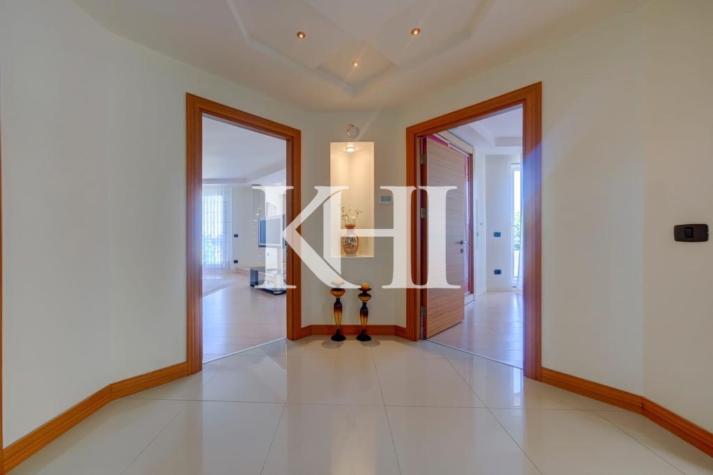 Spacious Luxury Villa in Beykoz Slide Image 44