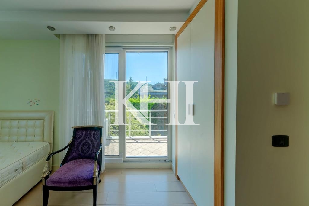 Spacious Luxury Villa in Beykoz Slide Image 51