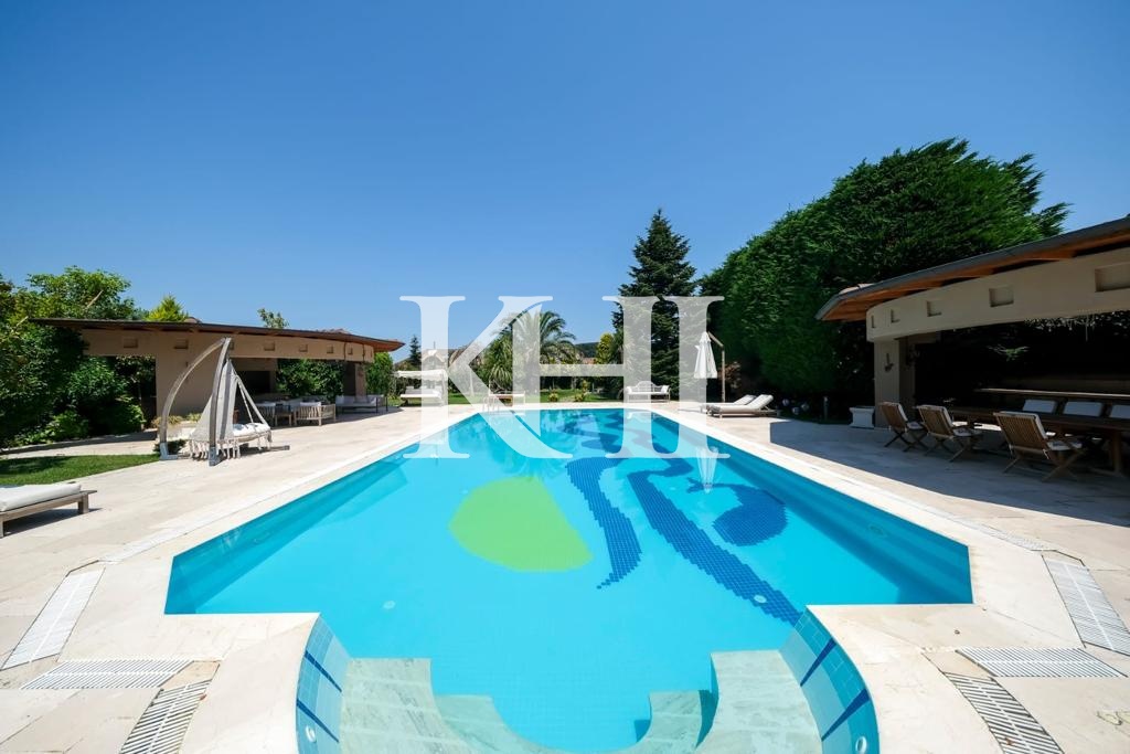 Spacious Luxury Villa in Beykoz Slide Image 19