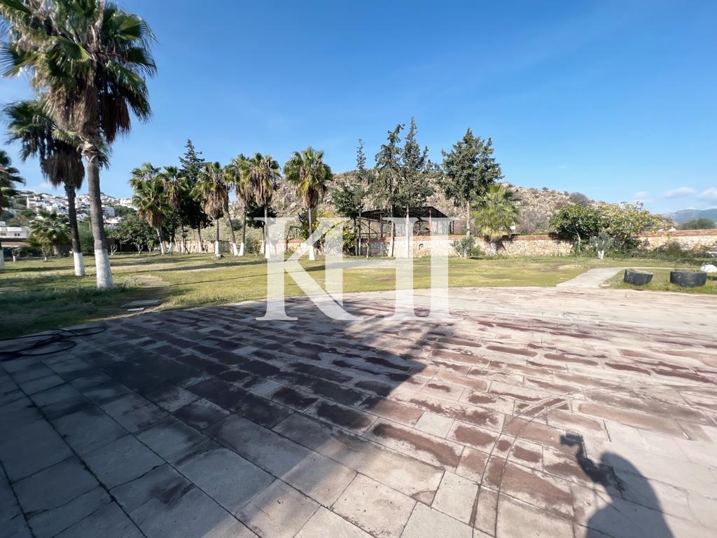 Private Sea Front Property Slide Image 47