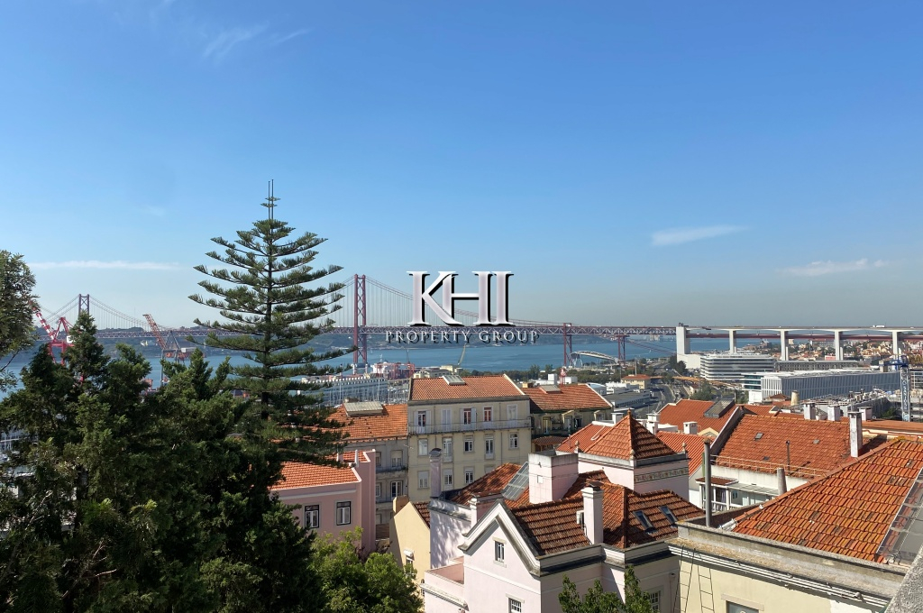 Penthouse Apartment in Lisbon Slide Image 1