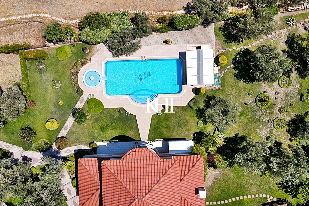 Detached Sea-View Villa in Izmir Slide Image 13