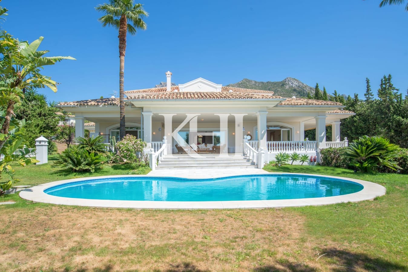 Luxury Marbella Villa For Sale Slide Image 12