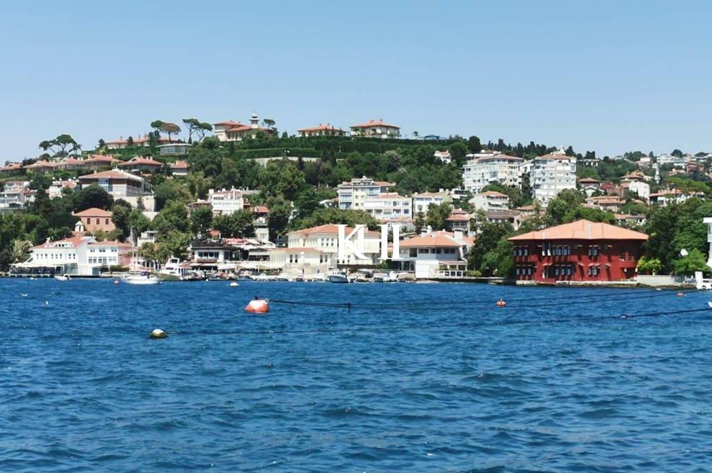 Bosphorus Sea-Front House Slide Image 5