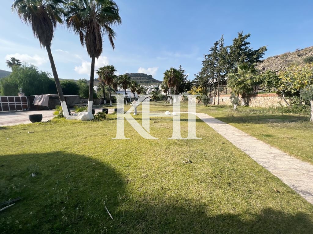 Private Sea Front Property Slide Image 51
