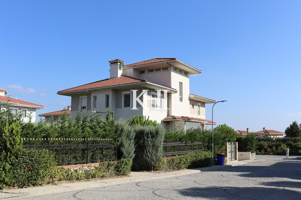 Sea-View Istanbul Villas For Sale Slide Image 27