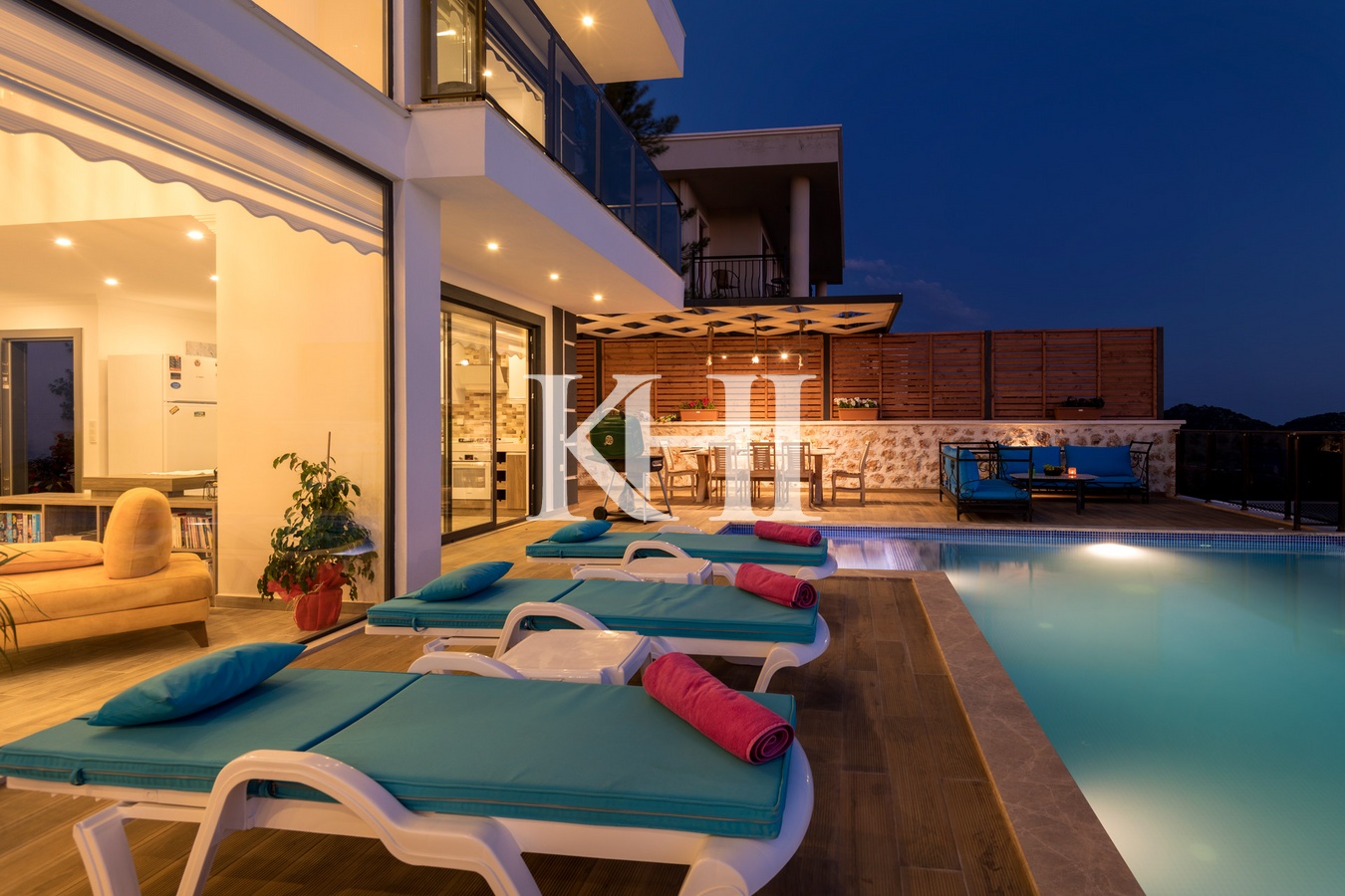 Luxury Panoramic Sea-View Villa Slide Image 38