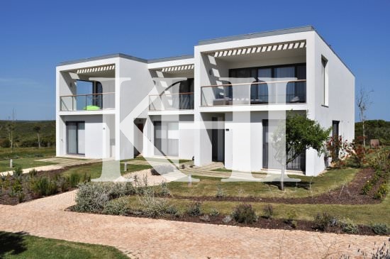 Sea-View Villa in the Algarve Slide Image 3